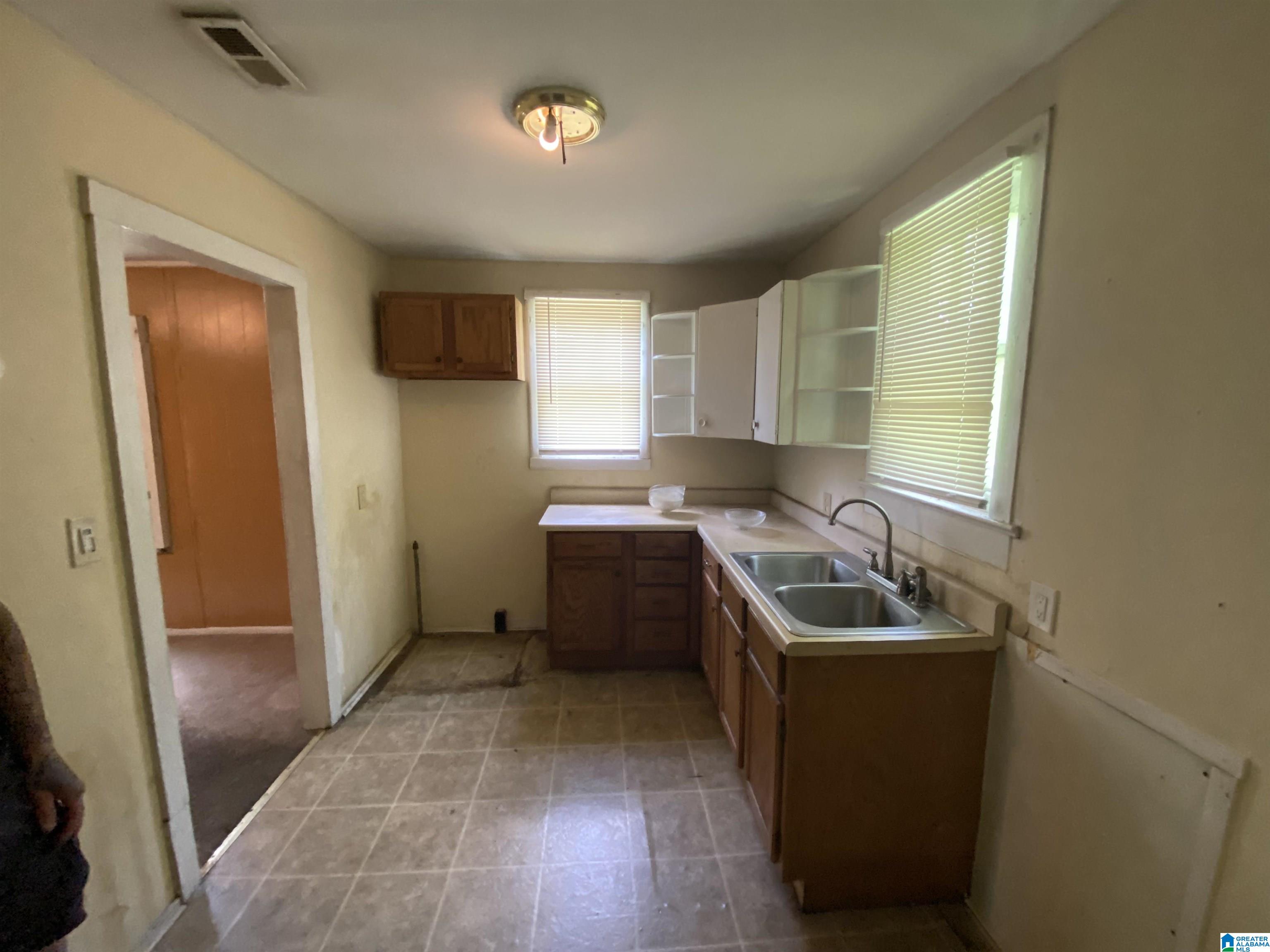 407 South Park Road Southwest Birmingham, AL 35211 - Photo 2 of 14