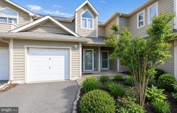 $399,000 | 18565 Orton Circle, Unit 5, Lewes, DE 19958