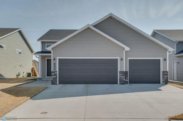 $399,900 | 6636 27th Street South, Fargo, ND 58104