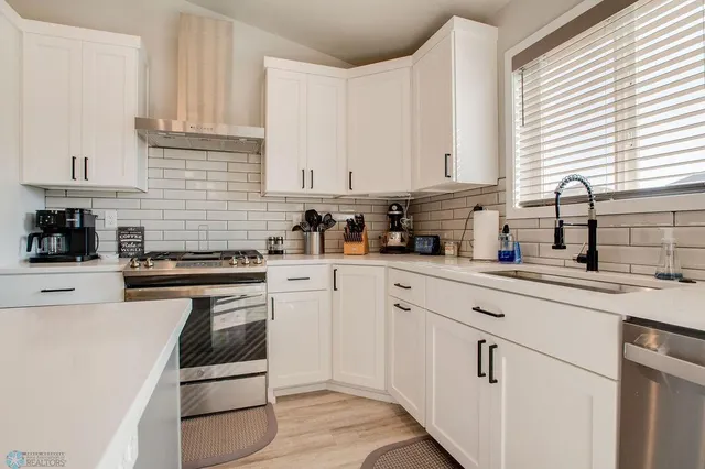 $399,900 | 6636 27th Street South, Fargo, ND 58104