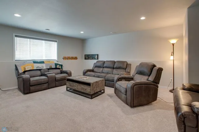 $399,900 | 6636 27th Street South, Fargo, ND 58104