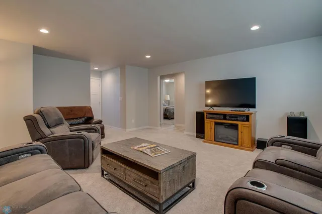 $399,900 | 6636 27th Street South, Fargo, ND 58104