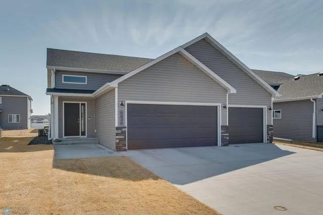 $399,900 | 6636 27th Street South, Fargo, ND 58104