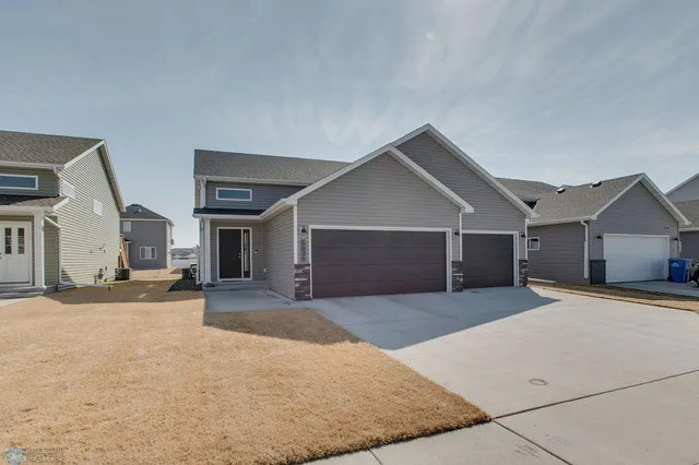 $399,900 | 6636 27th Street South, Fargo, ND 58104