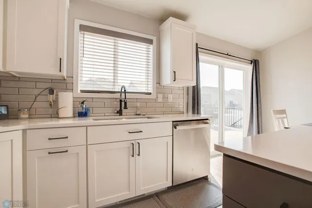 $399,900 | 6636 27th Street South, Fargo, ND 58104