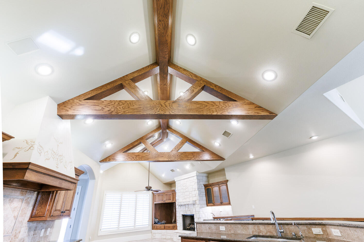 4602 101st Street Lubbock, TX 79424 - Photo 14 of 46 Wooden Beams