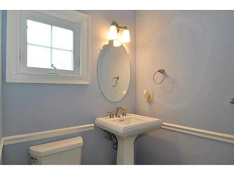 1 New Road, Unit D1 East Providence, RI 02916 - Photo 14 of 25 Bathroom.