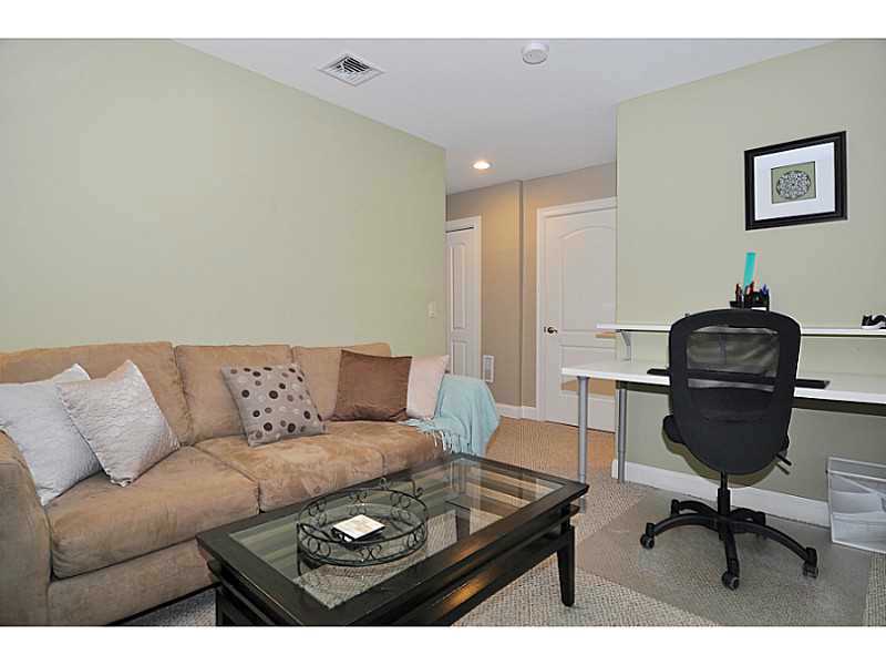 1 New Road, Unit D1 East Providence, RI 02916 - Photo 23 of 25 Den/Family/Great Room.