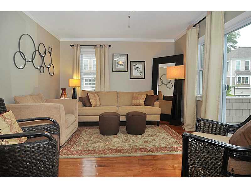 1 New Road, Unit D1 East Providence, RI 02916 - Photo 7 of 25 Living Room.