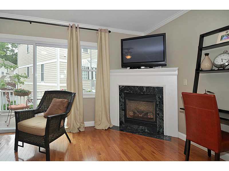 1 New Road, Unit D1 East Providence, RI 02916 - Photo 9 of 25 Living Room.