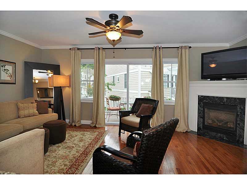 1 New Road, Unit D1 East Providence, RI 02916 - Photo 10 of 25 Living Room.