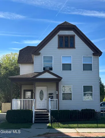 $900 | 910 19th Street, Unit 3, Watervliet, NY 12189