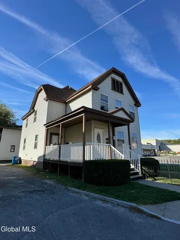 $900 | 910 19th Street, Unit 3, Watervliet, NY 12189