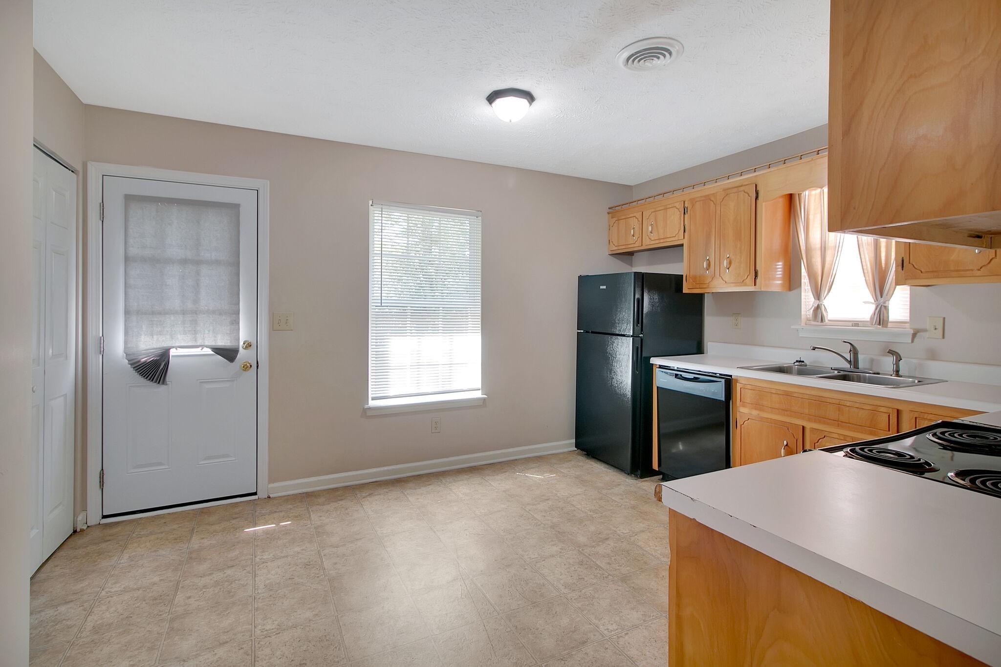 999 State Line Road Oak Grove, KY 42262 - Photo 9 of 23
