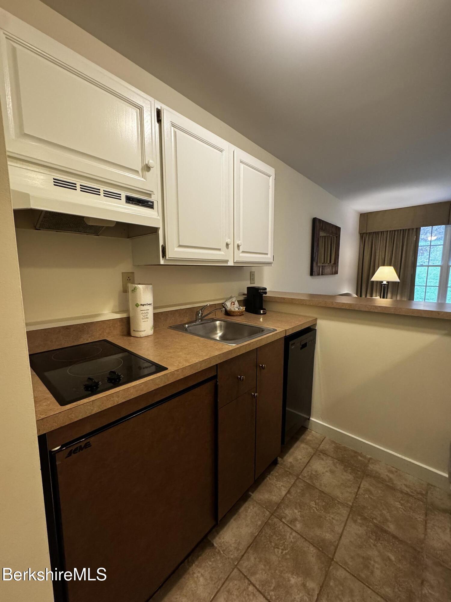 37 Corey Road, Unit 721 Hancock, MA 01237 - Photo 5 of 13 IMG_2337
