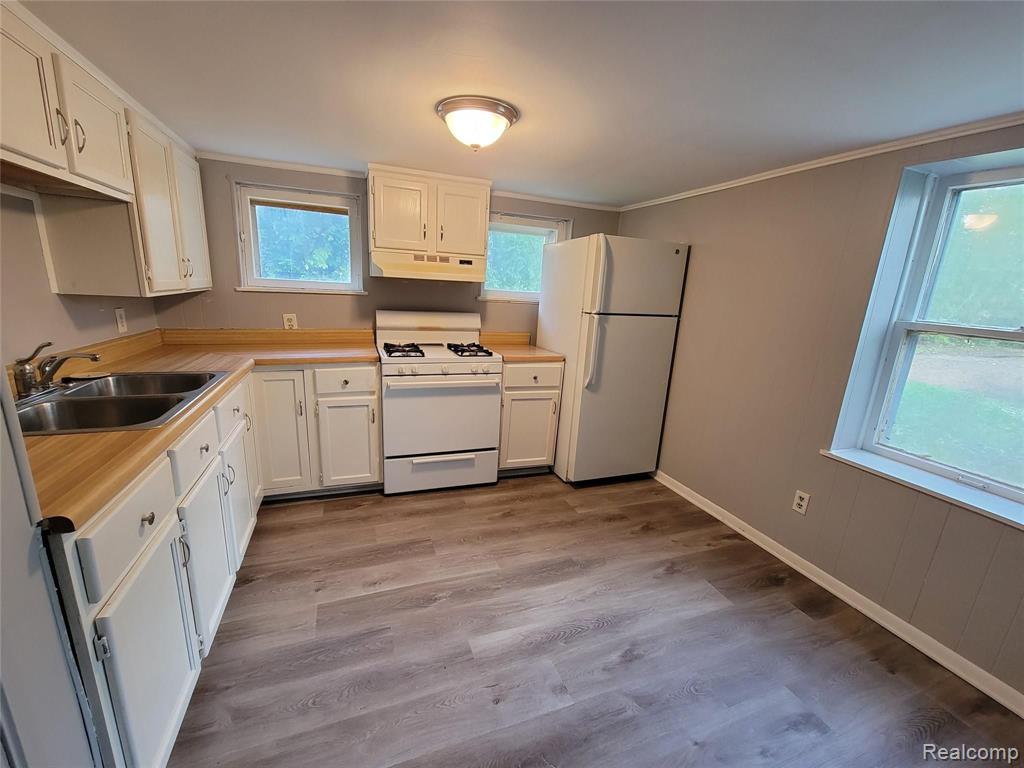 137 Coleman Drive, Unit 2 Waterford, MI 48328 - Photo 3 of 12