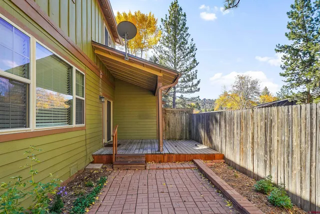 a view of a pathway of a house