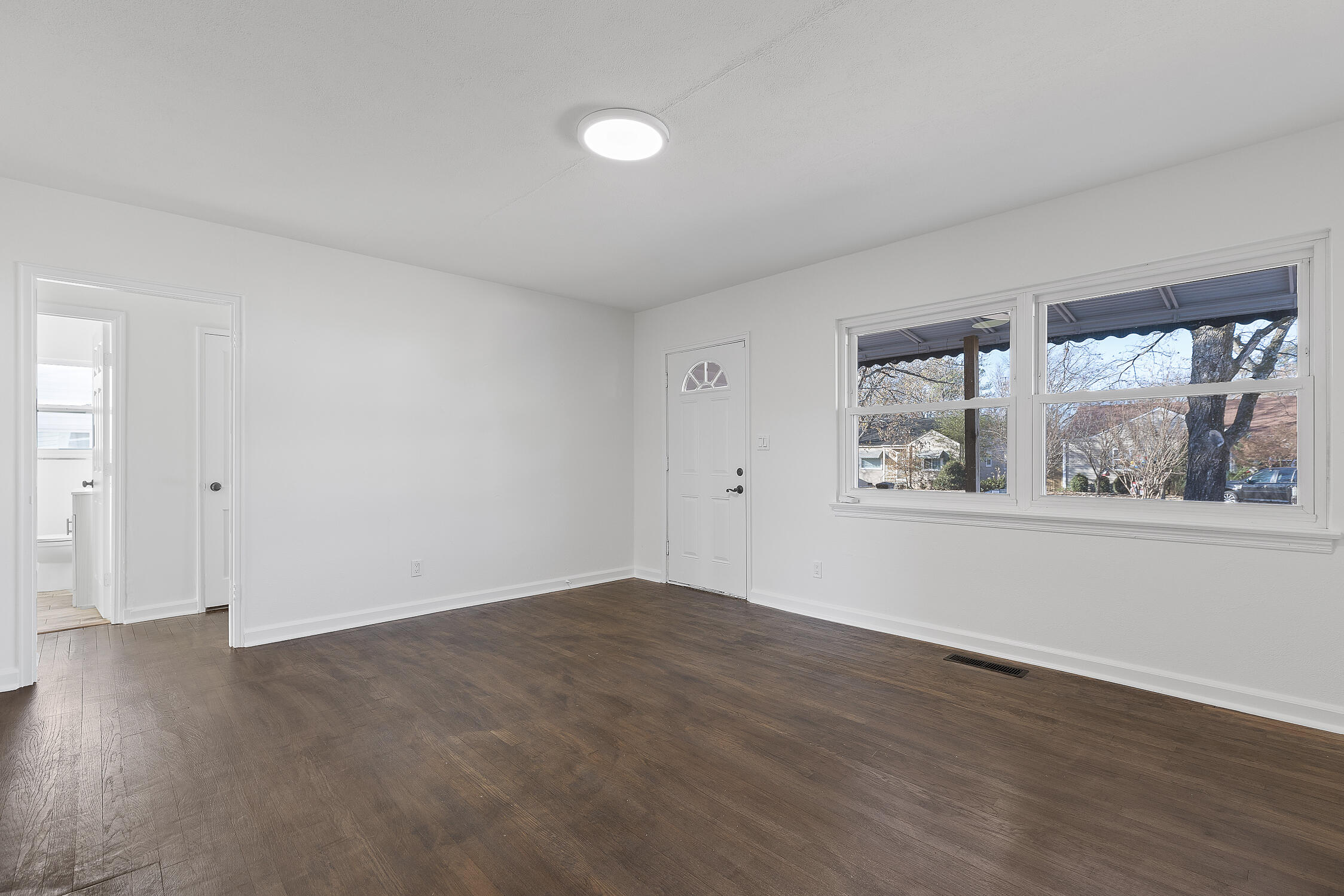 114 Rees Avenue Chattanooga, TN 37411 - Photo 13 of 29 Living Room