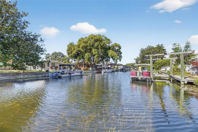 $3,600 | 172 Lake Shore Drive West, Palm Harbor, FL 34684