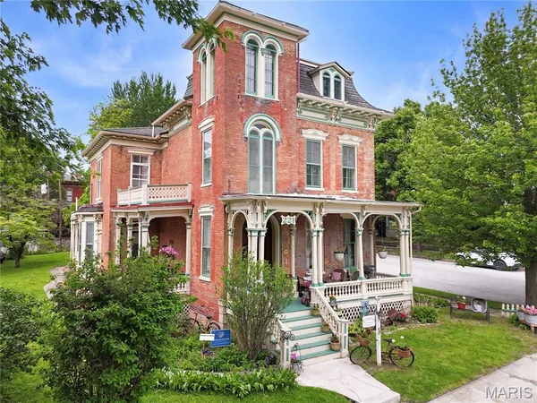 $439,000 | 221 North 5th Street, Hannibal, MO 63401