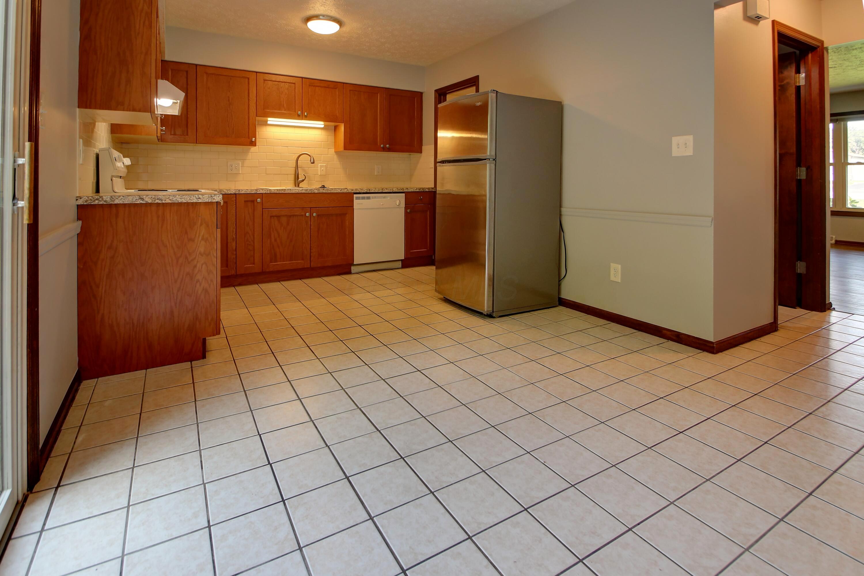 8653 Refugee Road Pickerington, OH 43147 - Photo 11 of 32 11 kitchen