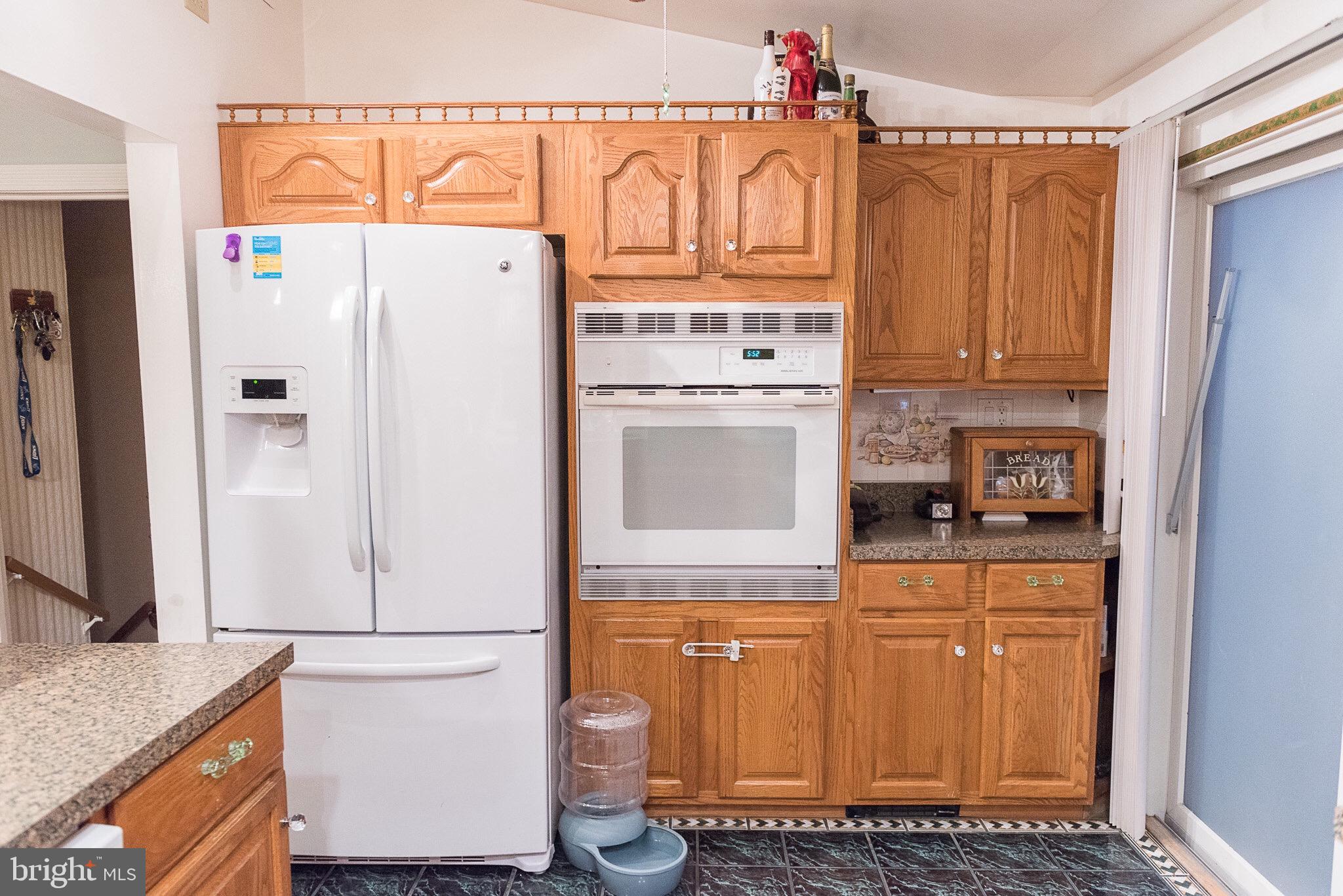 2100 Oakland Road Baltimore, MD 21220 - Photo 11 of 31 Kitchen