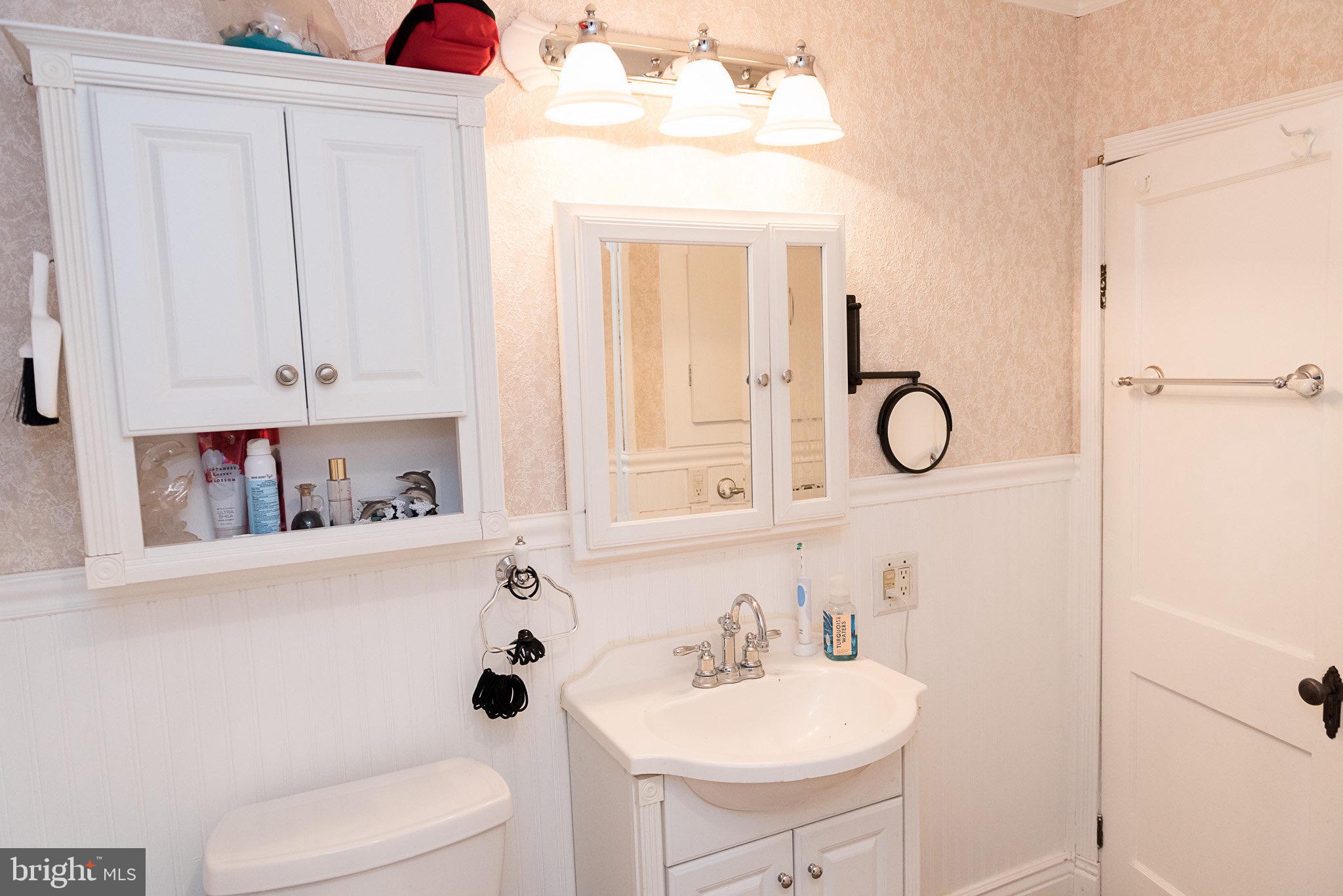 2100 Oakland Road Baltimore, MD 21220 - Photo 20 of 31 Main Level Bathroom
