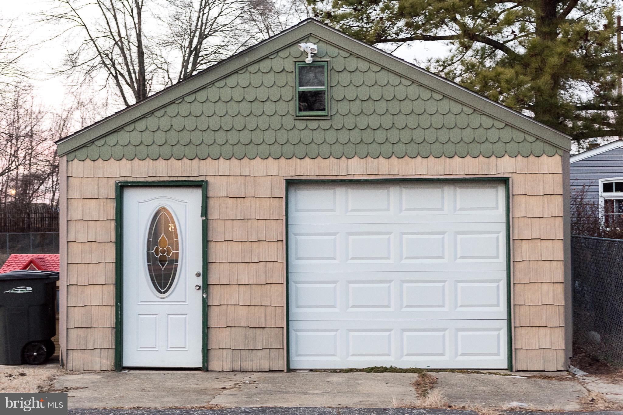2100 Oakland Road Baltimore, MD 21220 - Photo 3 of 31 Detached garage
