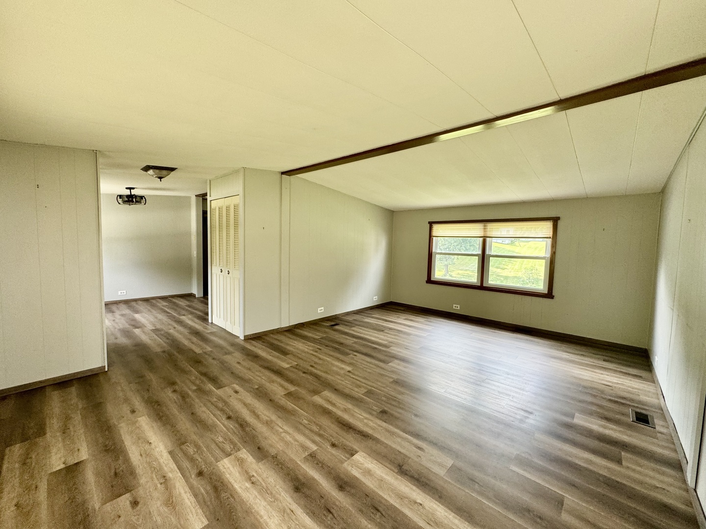 604 Edgington Street Reynolds, IL 61279 - Photo 5 of 18 Gallery Image 5
