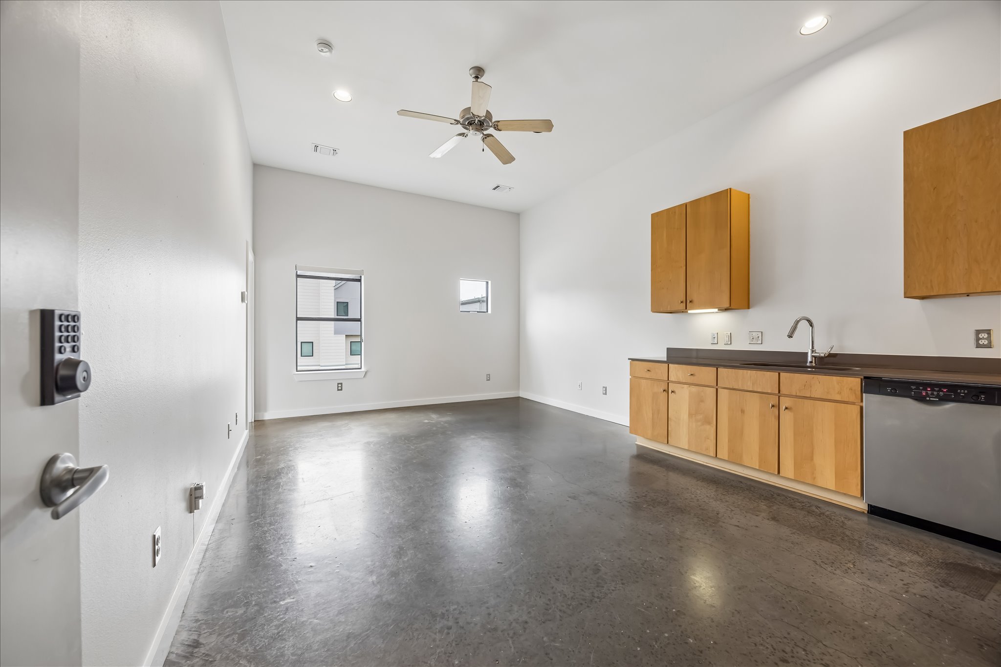6000 South Congress Avenue, Unit 128 Austin, TX 78745 - Photo 4 of 13 Front entrance