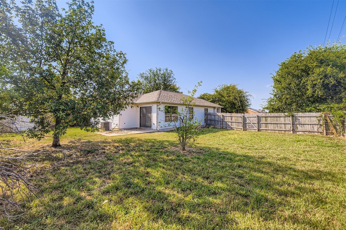 101 Bandara Woods Boulevard Elgin, TX 78621 - Photo 11 of 11 a house with swimming pool in front of it