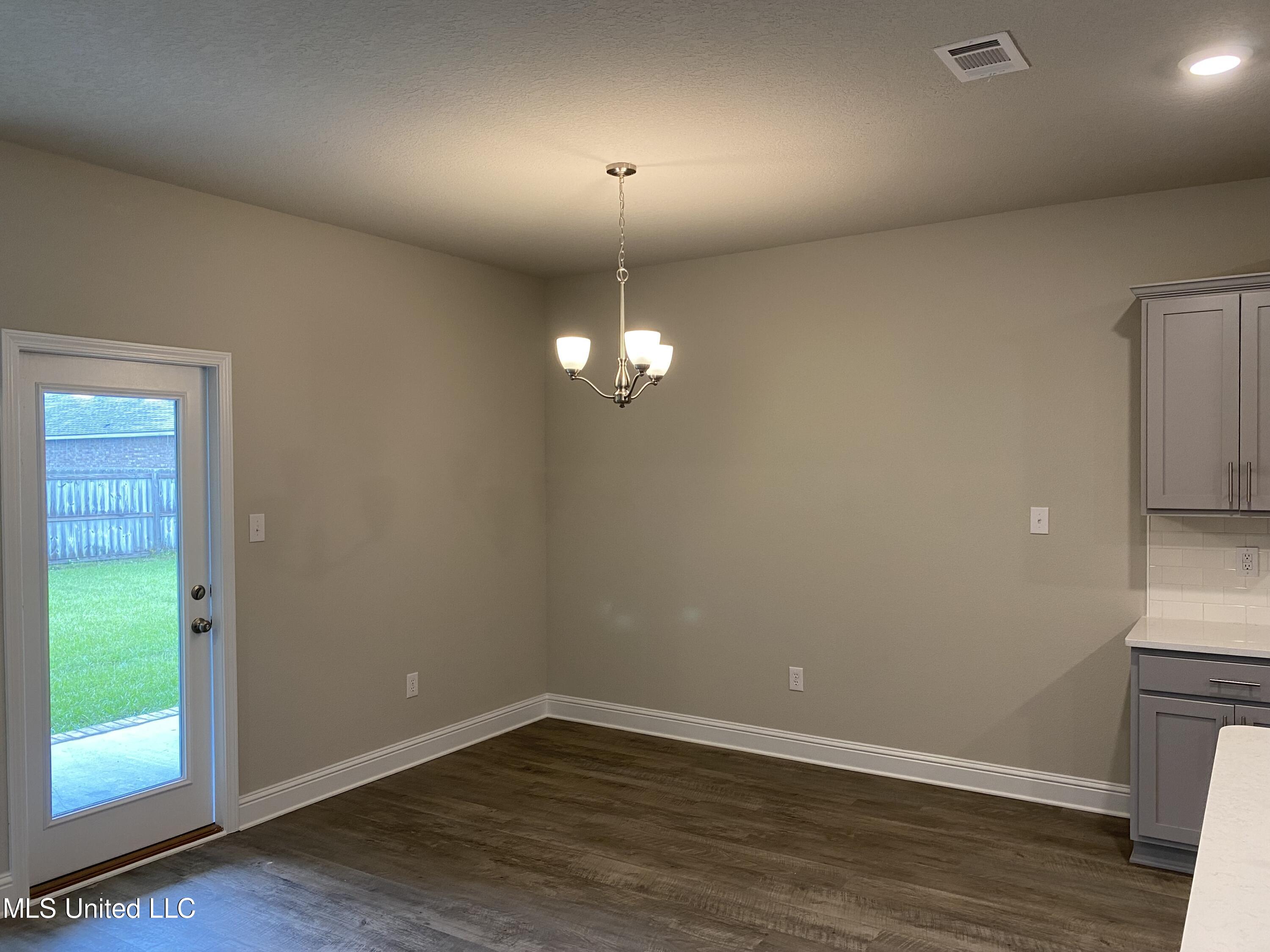 58 Saltmeadow Circle Ocean Springs, MS 39564 - Photo 12 of 31 IMG-0652