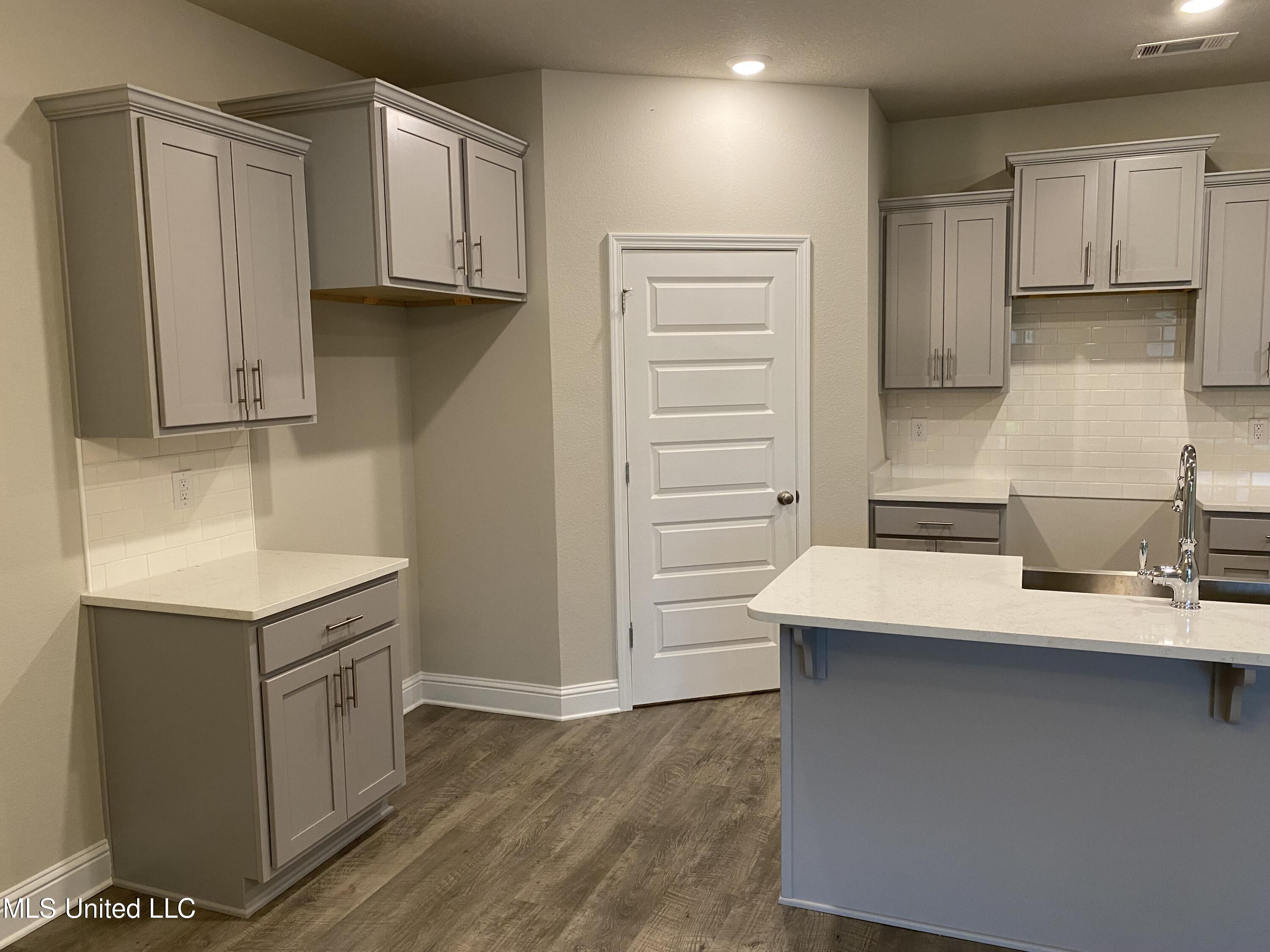 58 Saltmeadow Circle Ocean Springs, MS 39564 - Photo 7 of 31 211