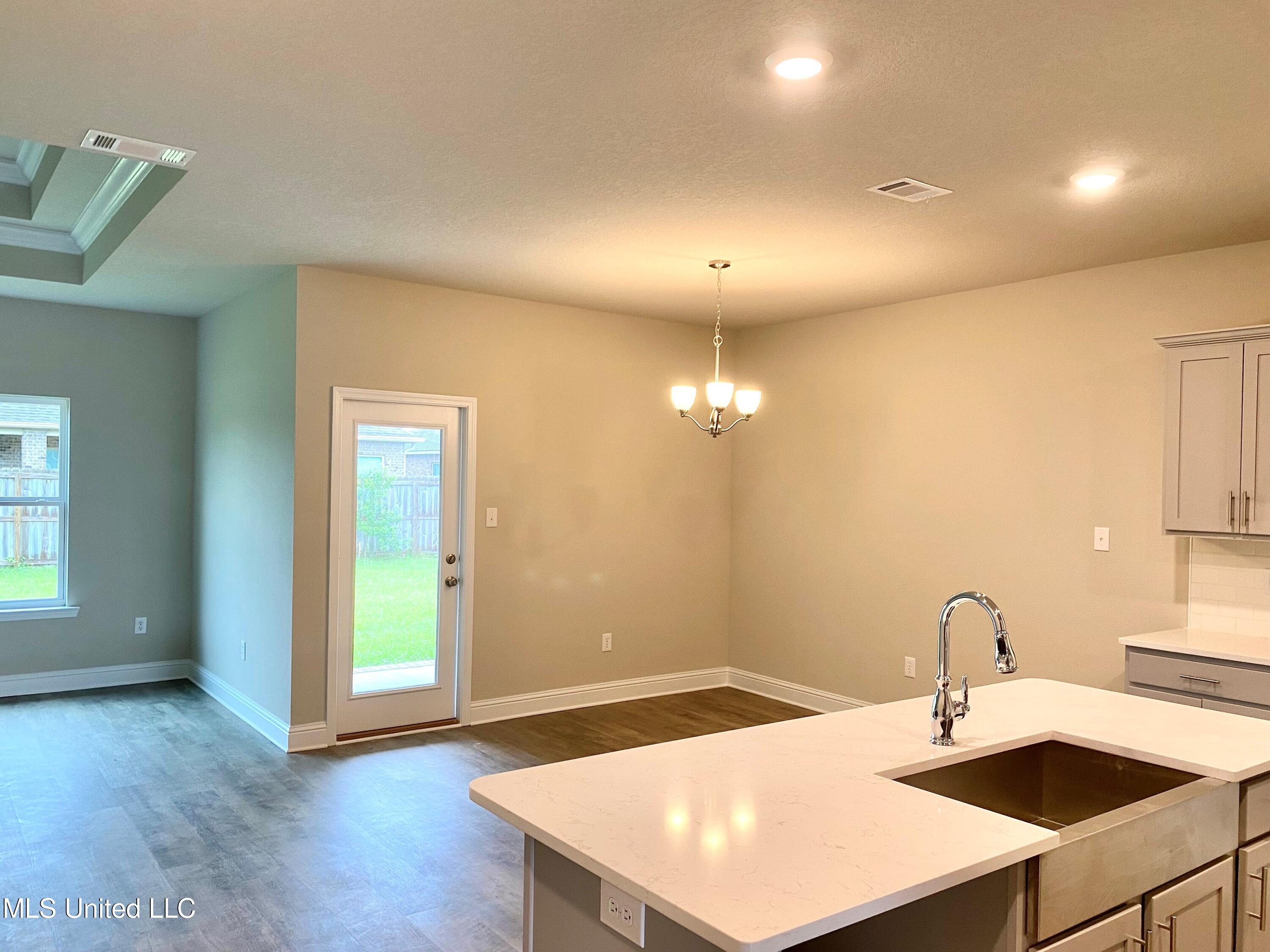 58 Saltmeadow Circle Ocean Springs, MS 39564 - Photo 8 of 31 24