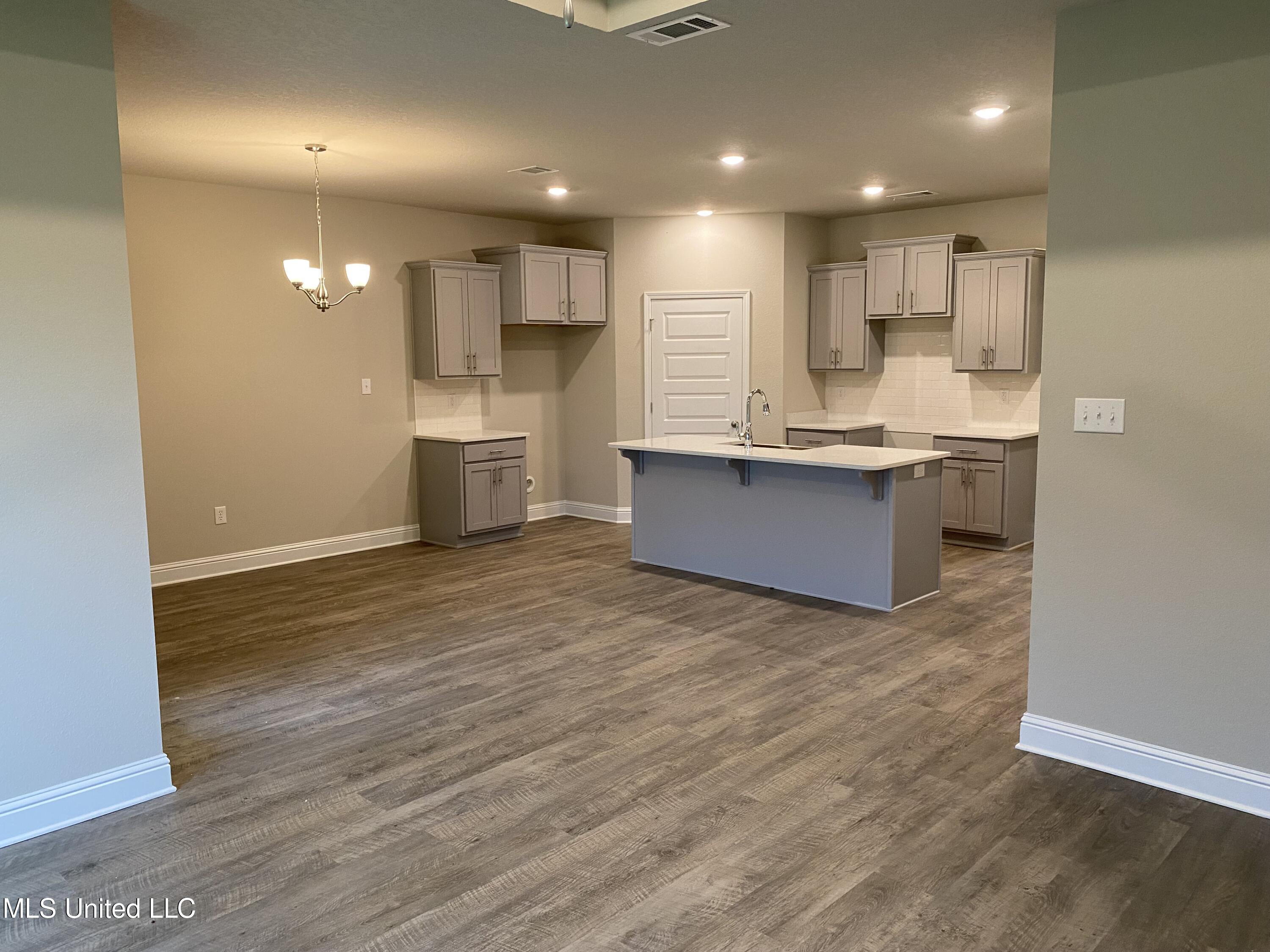 58 Saltmeadow Circle Ocean Springs, MS 39564 - Photo 9 of 31 202