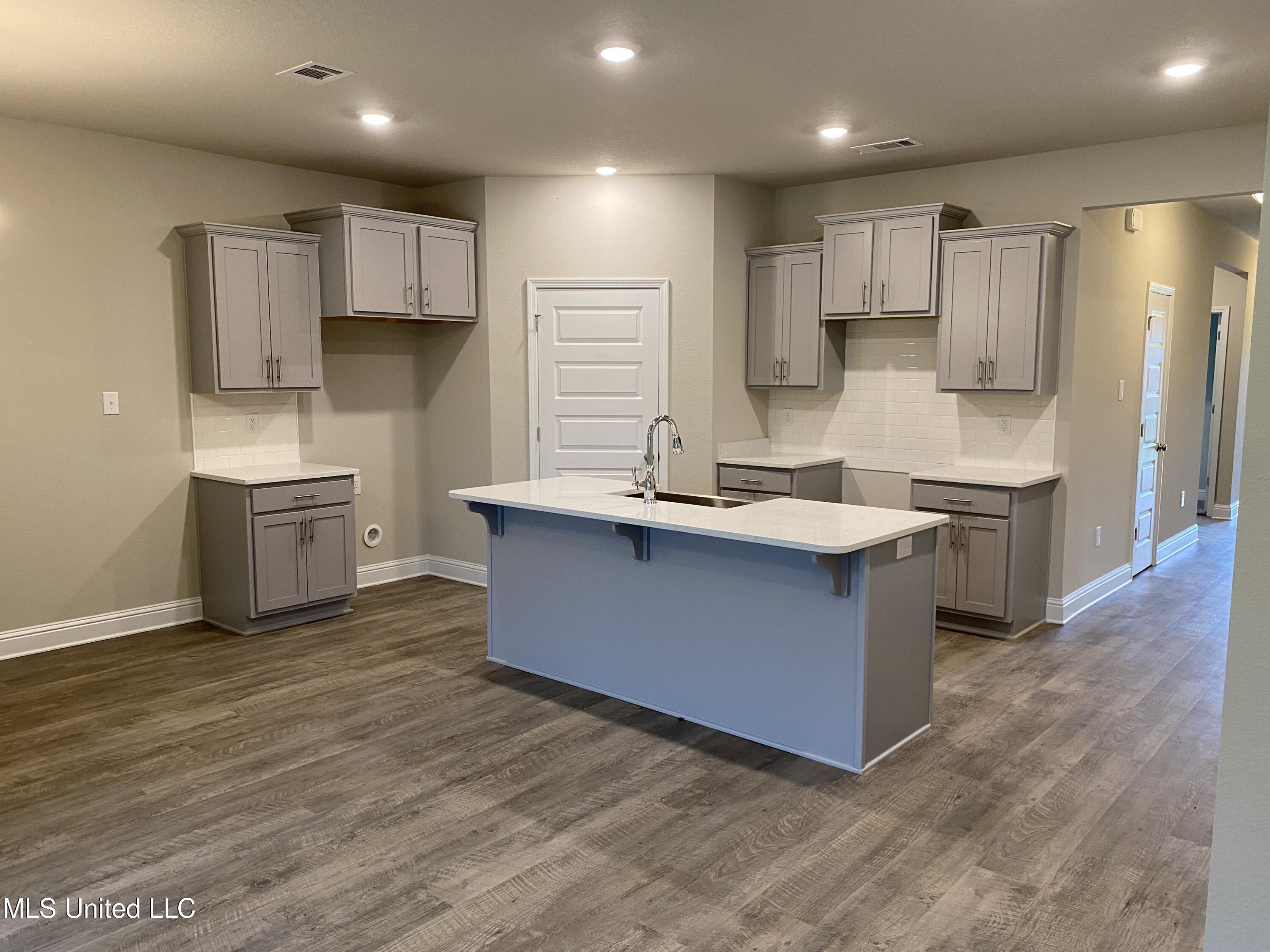 58 Saltmeadow Circle Ocean Springs, MS 39564 - Photo 10 of 31 206