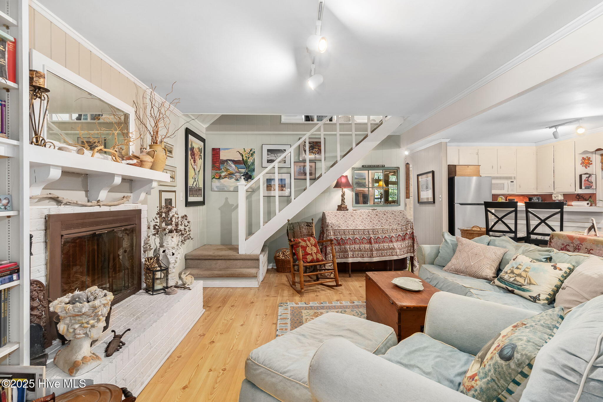 138 Yaupon Road Pine Knoll Shores, NC 28512 - Photo 10 of 68 Living room