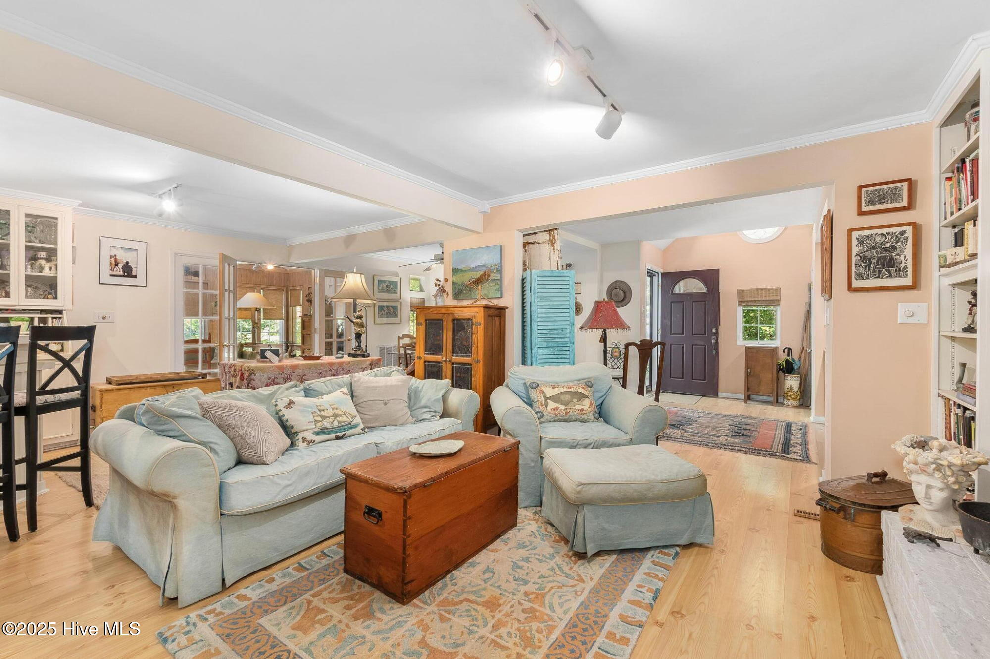 138 Yaupon Road Pine Knoll Shores, NC 28512 - Photo 11 of 68 Living room