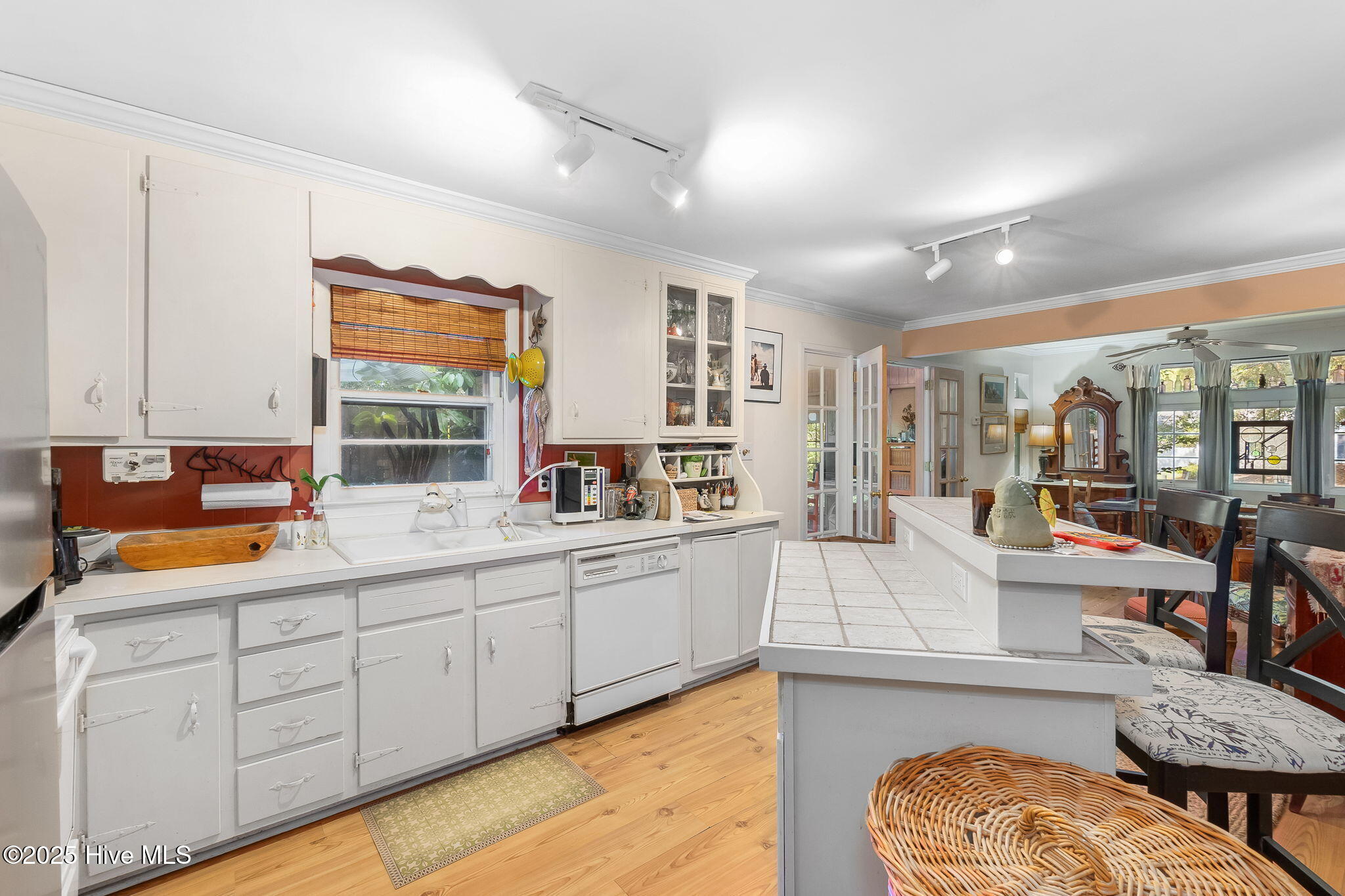 138 Yaupon Road Pine Knoll Shores, NC 28512 - Photo 13 of 68 Kitchen