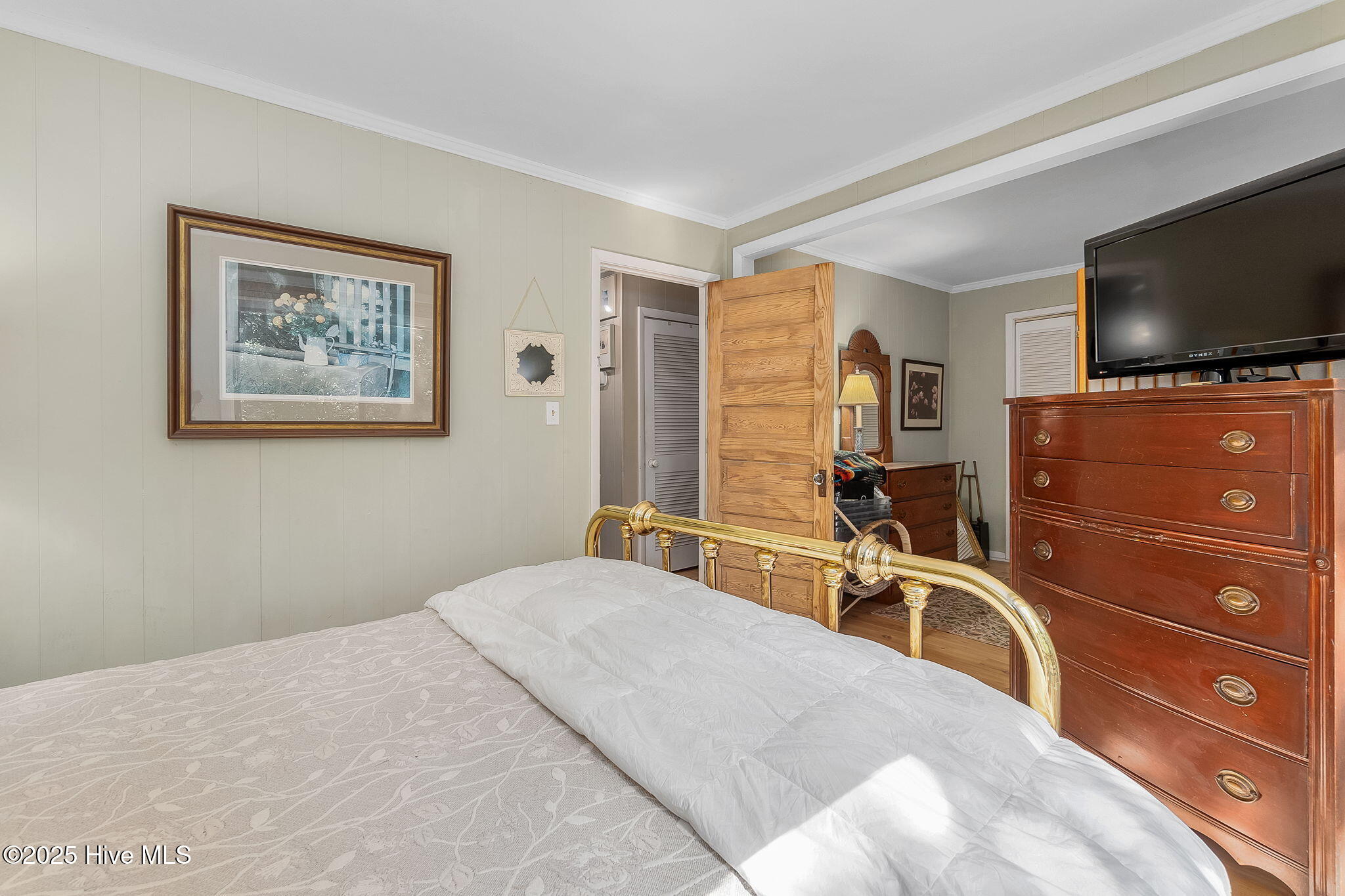 138 Yaupon Road Pine Knoll Shores, NC 28512 - Photo 17 of 68 Primary bedroom