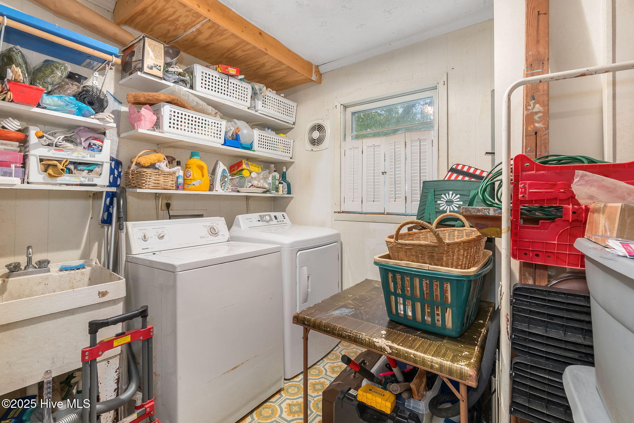 138 Yaupon Road Pine Knoll Shores, NC 28512 - Photo 18 of 68 Laundry room