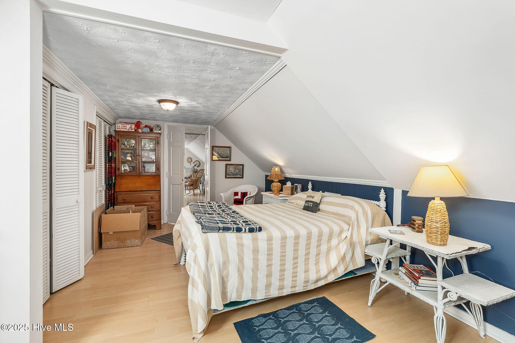 138 Yaupon Road Pine Knoll Shores, NC 28512 - Photo 25 of 68 Second bedroom