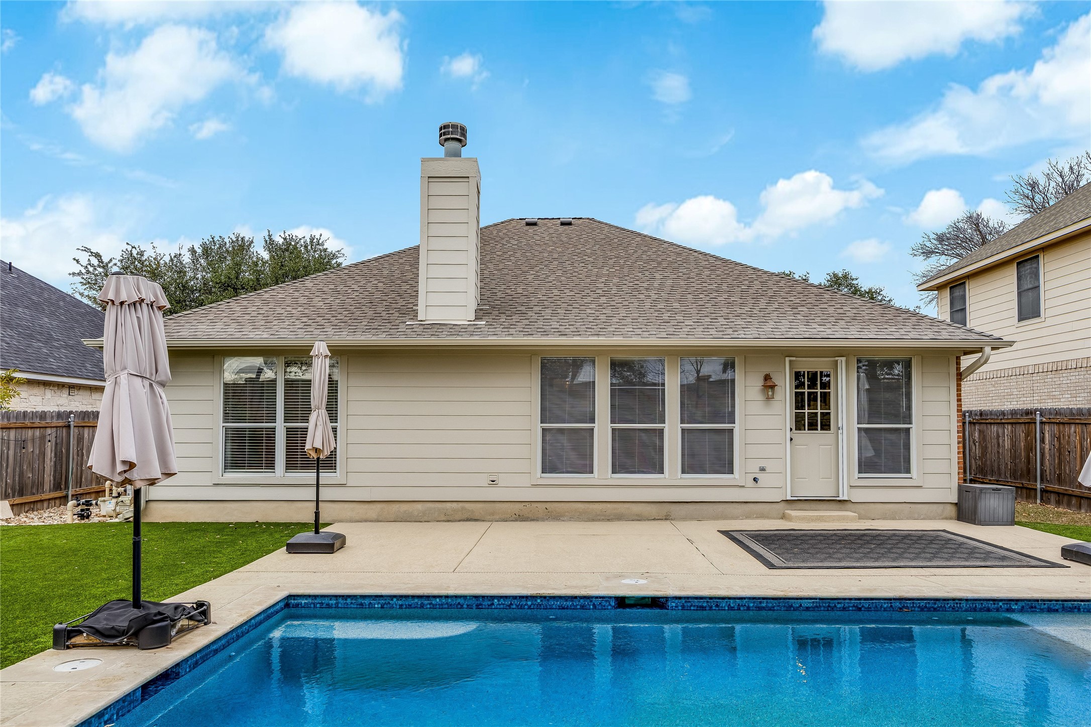 4319 South Summercrest Loop Round Rock, TX 78681 - Photo 7 of 35 a house view with a garden space
