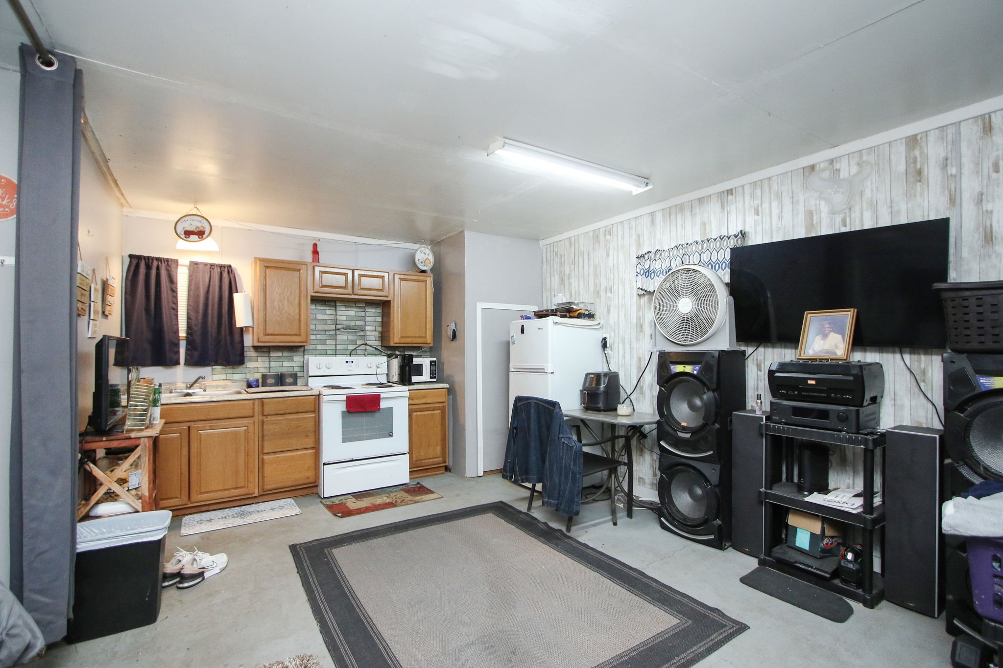 7610 Moore Road Pattison, TX 77423 - Photo 27 of 40 a room with furniture and a flat screen tv