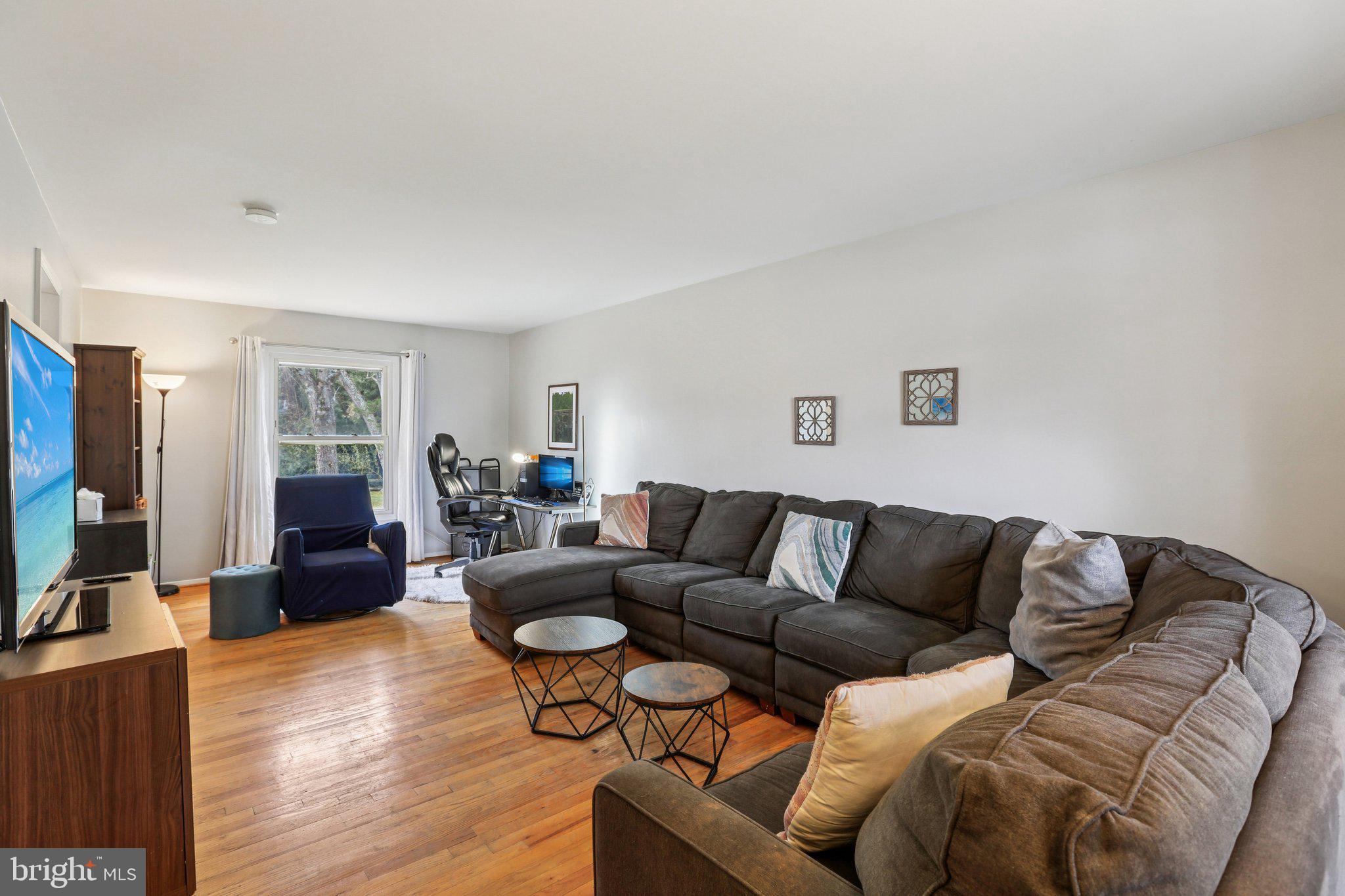 2321 Nees Lane Silver Spring, MD 20905 - Photo 4 of 36