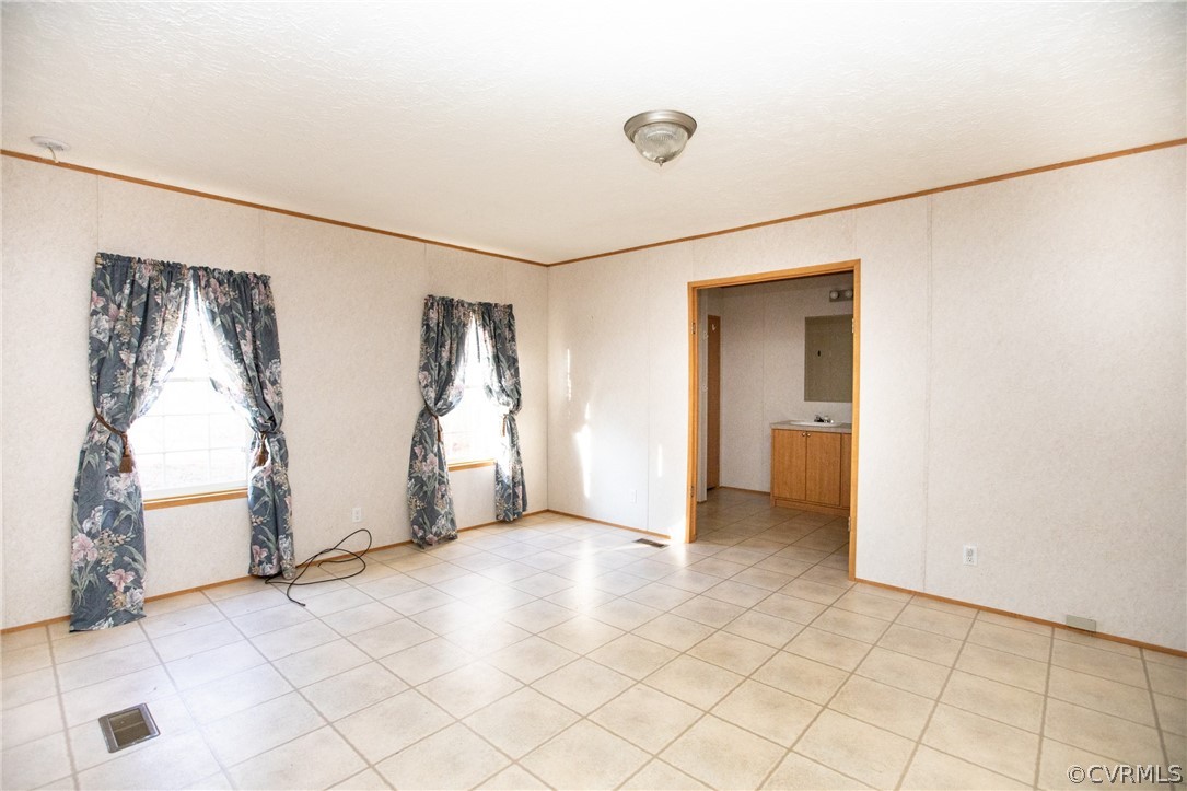 2625 Turkey Island Road Crewe, VA 23930 - Photo 19 of 45 a view of empty room with windows