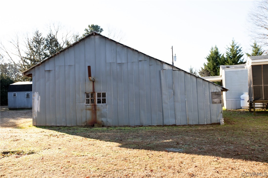 2625 Turkey Island Road Crewe, VA 23930 - Photo 38 of 45 a backyard of a house