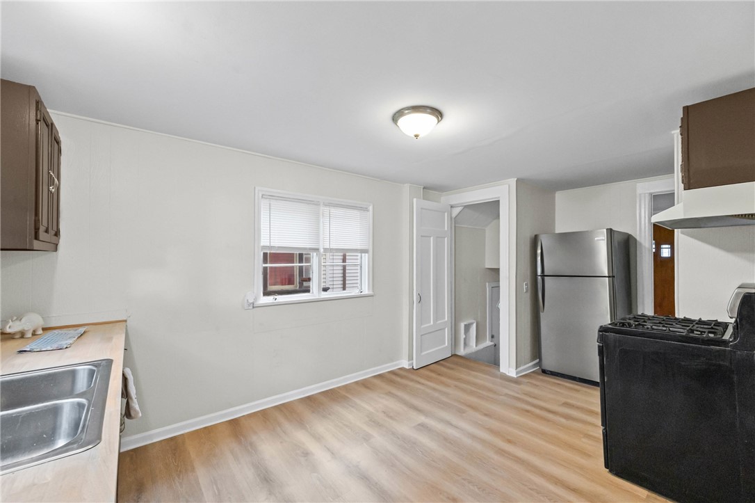 380 Sawyer Street Rochester, NY 14619 - Photo 12 of 36