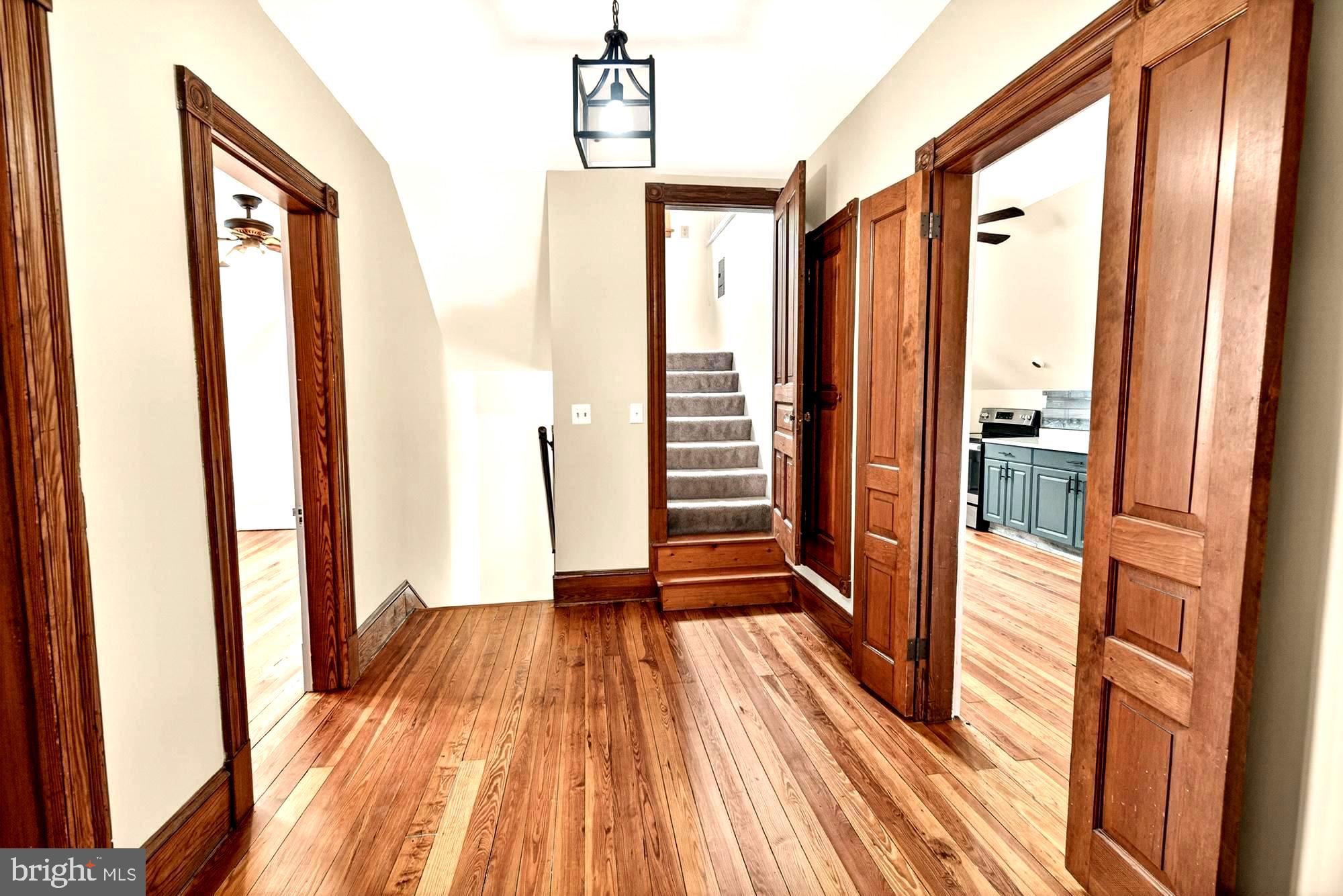 18040 Barnesville Road Barnesville, MD 20838 - Photo 69 of 101 3rd level foyer