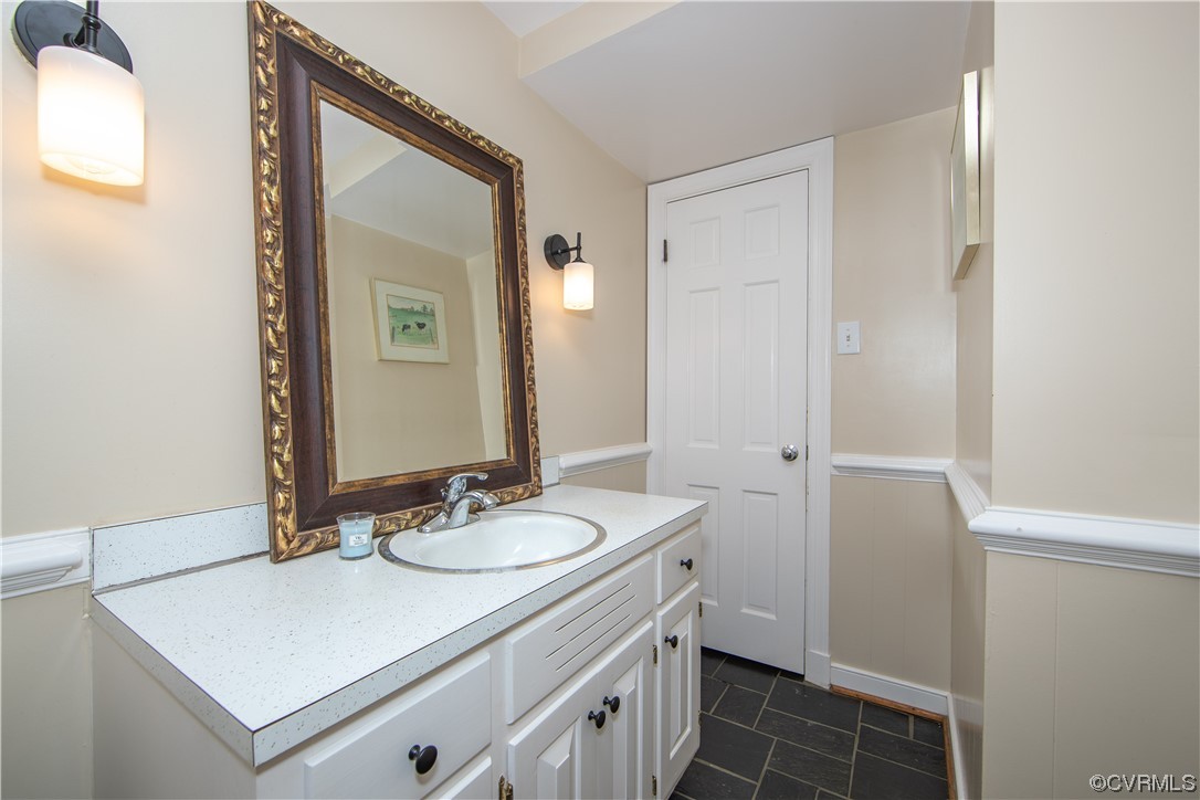 13371 Kingsmill Road Midlothian, VA 23113 - Photo 14 of 43 a bathroom with a sink a mirror and a vanity